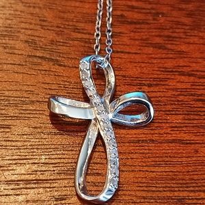 1/10 ct tw Diamond Cross Pendant Necklace